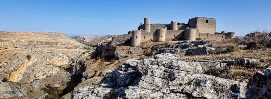 Cañón y  castillo de Caracena