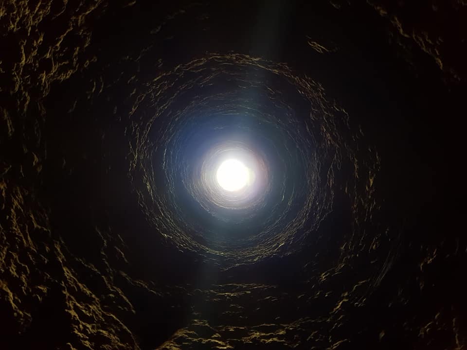 Cueva de la Zorra. Respiraderos en forma de chimenea